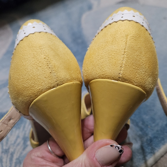 Chase & Chloe Yellow and White Women's T-Strap Heels - Picture 3 of 4